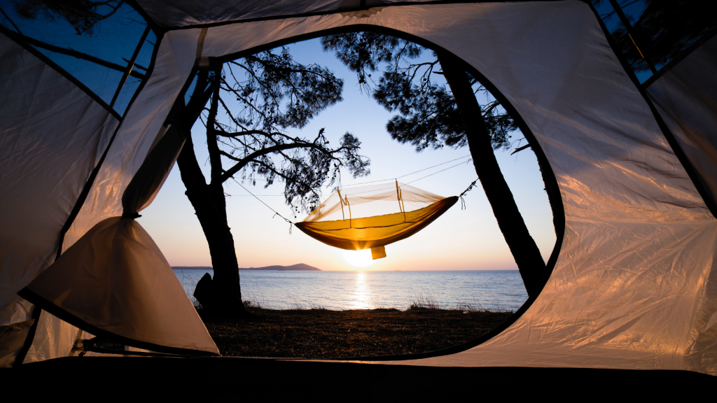 Tents vs. Hammocks – Which to Choose?